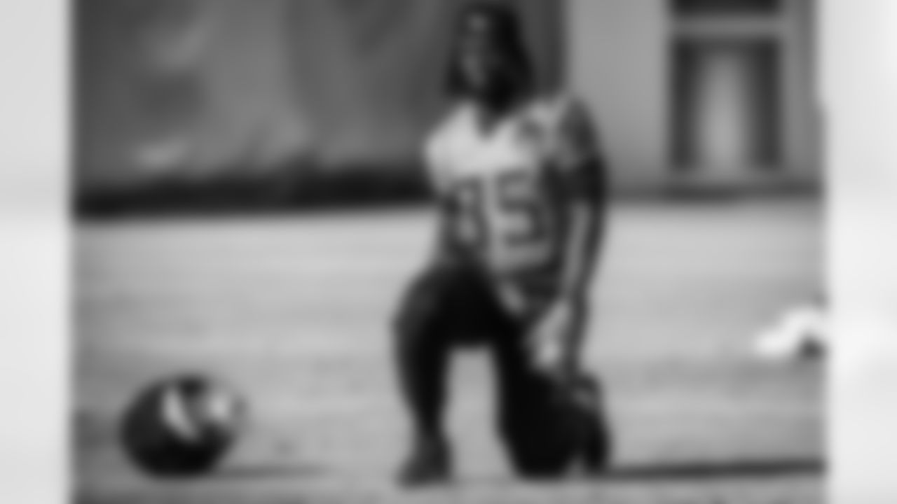 Tight end Chig Okonkwo #85 of the Tennessee Titans during practice at the Ascension Saint Thomas Sports Park on November 28, 2025 in Nashville, TN. Photo By Beau Brune/Tennessee Titans