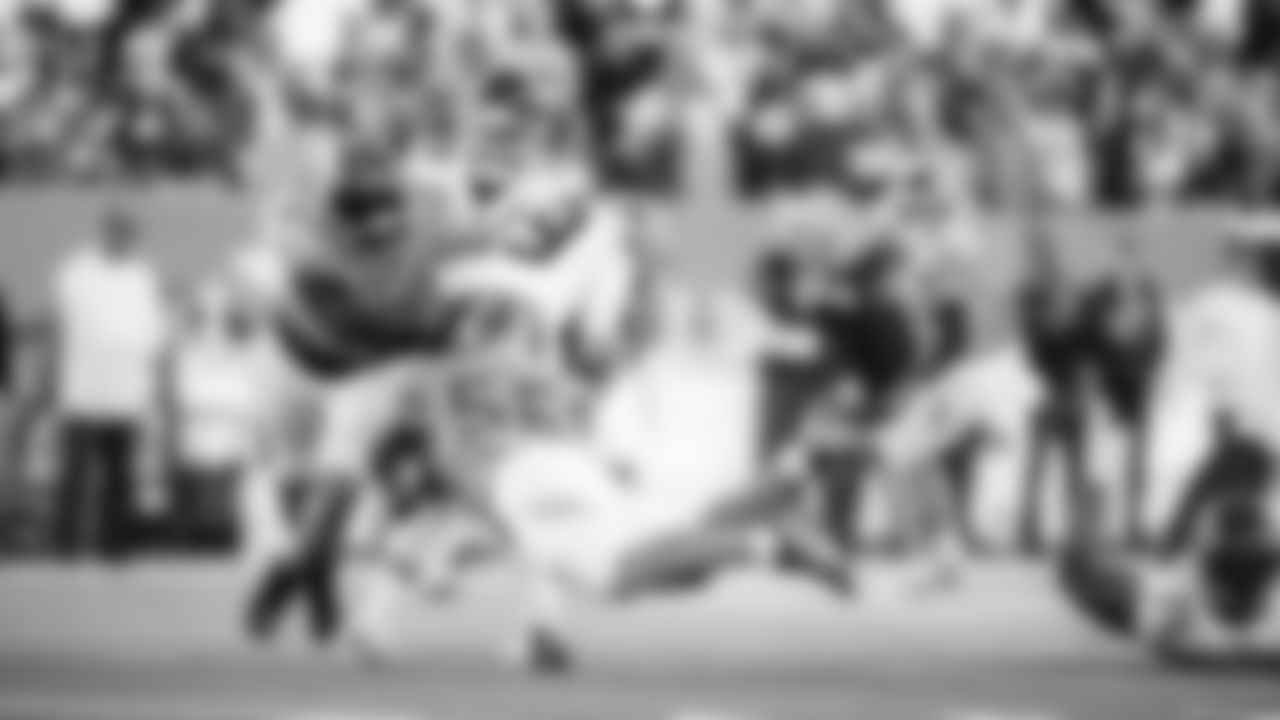 The Tennessee Titans and the Kansas City Chiefs compete at Nissan Stadium on December 21, 2025 in Nashville, TN. Photo By Beau Brune/Tennessee Titans