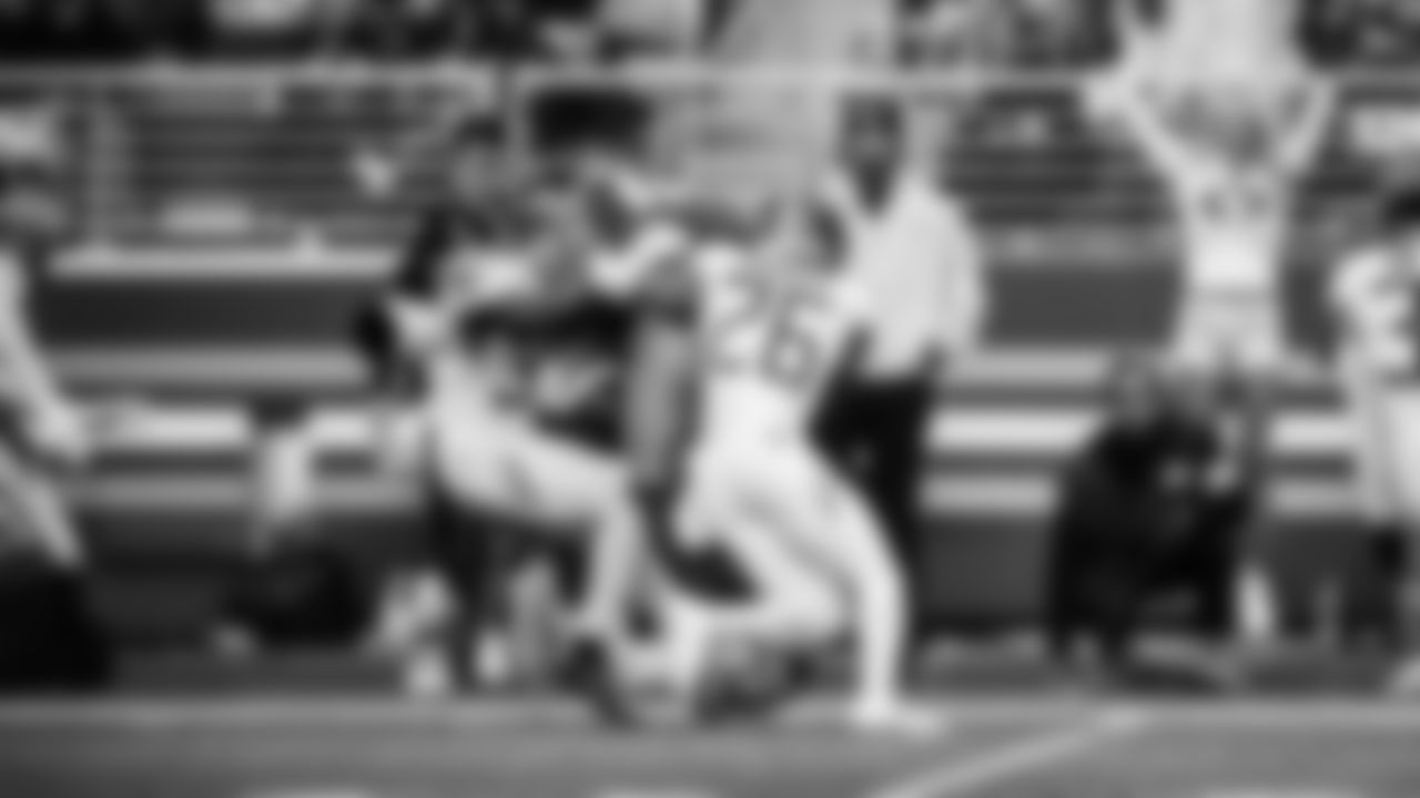 The Tennessee Titans and the San Francisco 49ers compete at Levi's Stadium on December 14, 2025 in San Francisco, CA. Photo By Jessie Rogers/Tennessee Titans