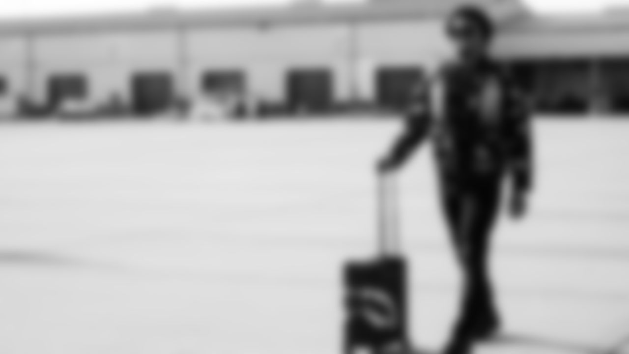 Linebacker Cedric Gray #33 of the Tennessee Titans during the travel day at the Nashville International Airport on January 03, 2026 in Nashville, TN. Photo by Jessie Rogers/Tennessee Titans