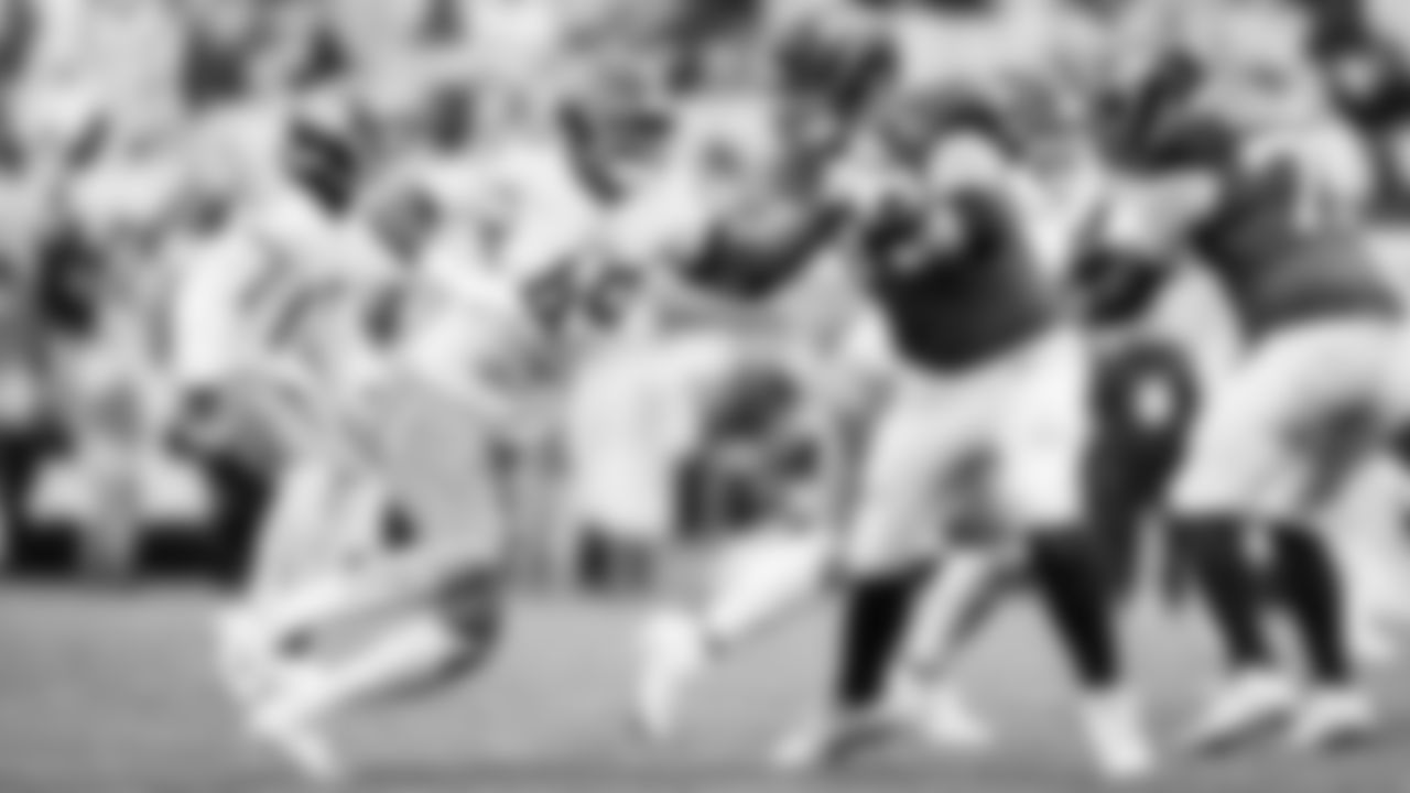 The Tennessee Titans and the Jacksonville Jaguars compete at EverBank Stadium on December 29, 2024 in Jacksonville, FL. Photo By //YOUR NAME///Tennessee Titans