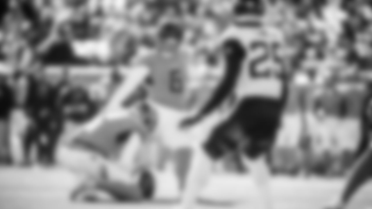 The Tennessee Titans and the Jacksonville Jaguars compete at Nissan Stadium on November 30, 2025 in Nashville, TN. Photo By Camden Hall/Tennessee Titans