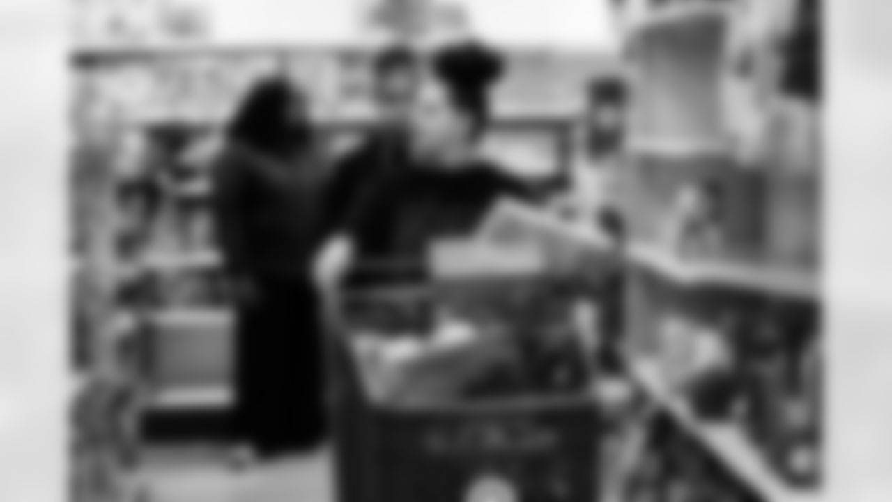 JC Latham Holiday Shopping Event on December 22, 2025 at Target in Nashville, TN. Photo By Beau Brune/Tennessee Titans