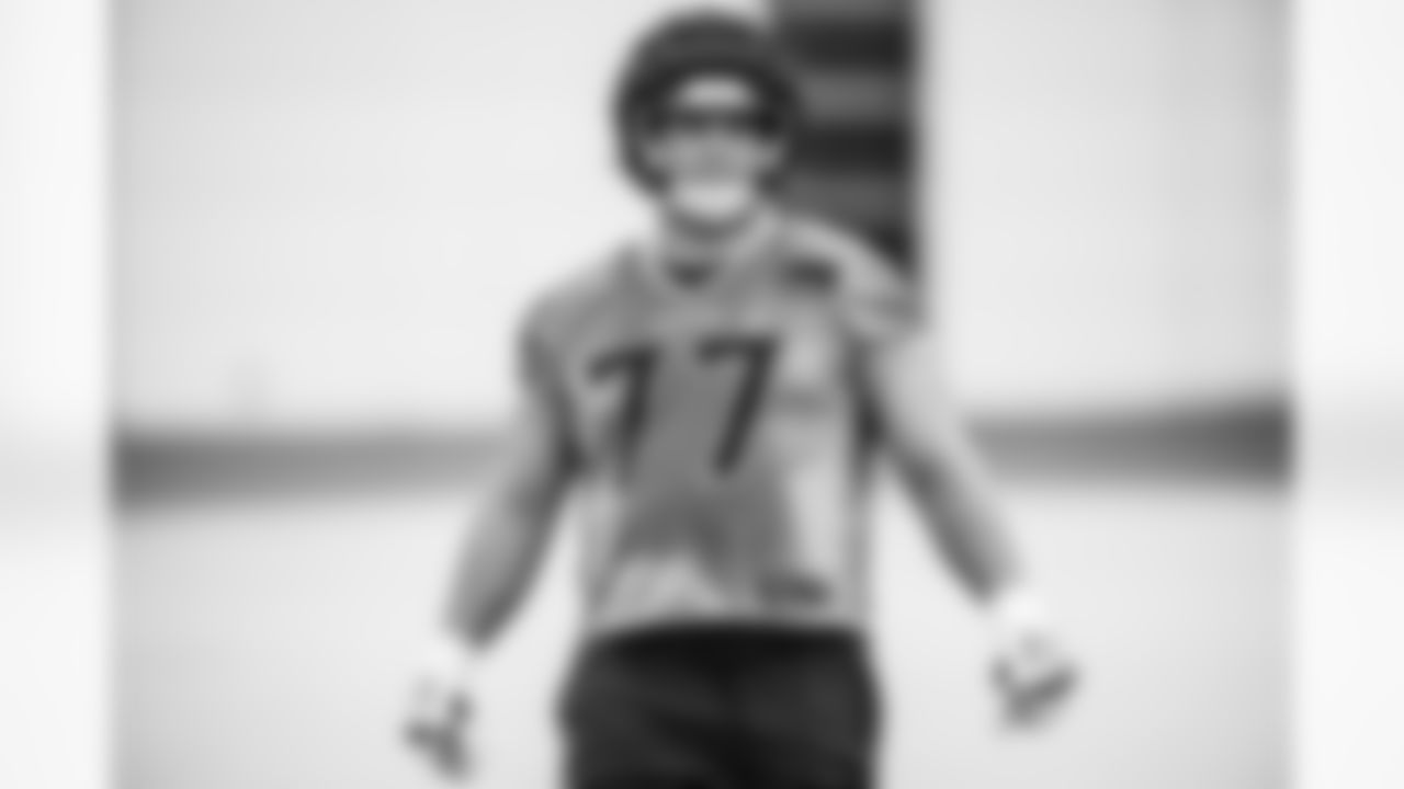 Offensive lineman Peter Skoronski #77 of the Tennessee Titans during practice at the Ascension Saint Thomas Sports Park on November 21, 2025 in Nashville, TN. Photo By Beau Brune/Tennessee Titans