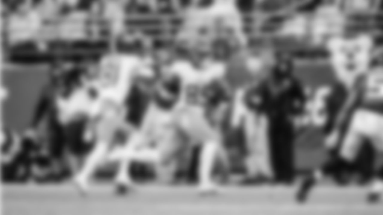 The Tennessee Titans and the Jacksonville Jaguars compete at EverBank Stadium on December 29, 2024 in Jacksonville, FL. Photo By //YOUR NAME///Tennessee Titans
