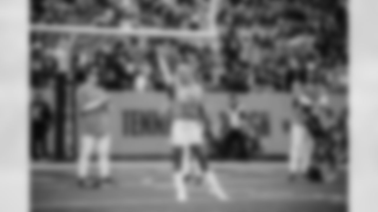 Tennessee Titans Cheerleaders before the game between the Tennessee Titans and the Los Angeles Chargers at Nissan Stadium on November 02, 2025 in Nashville, TN. Photo By Kaitlyn Hungerford/Tennessee Titans