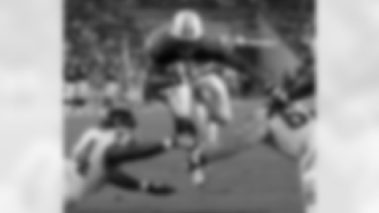 FILE - In this Aug. 5, 2000, file photo, Tennessee Titans running back Rodney Thomas (22) jumps between Kansas City Chiefs defenders Jonathan Jackson (94) and Kevin Sluder (62) to score a touchdown in the second quarter of an NFL football game in Nashville, Tenn. A Texas funeral home director says former Houston Oilers and Titans running back Thomas has died at age 41. Groveton Funeral Home owner Terry Cartwright says Thomas died Saturday, June 14, 2014, of an unknown cause and that an autopsy is underway. (AP Photo/Wade Payne, File)