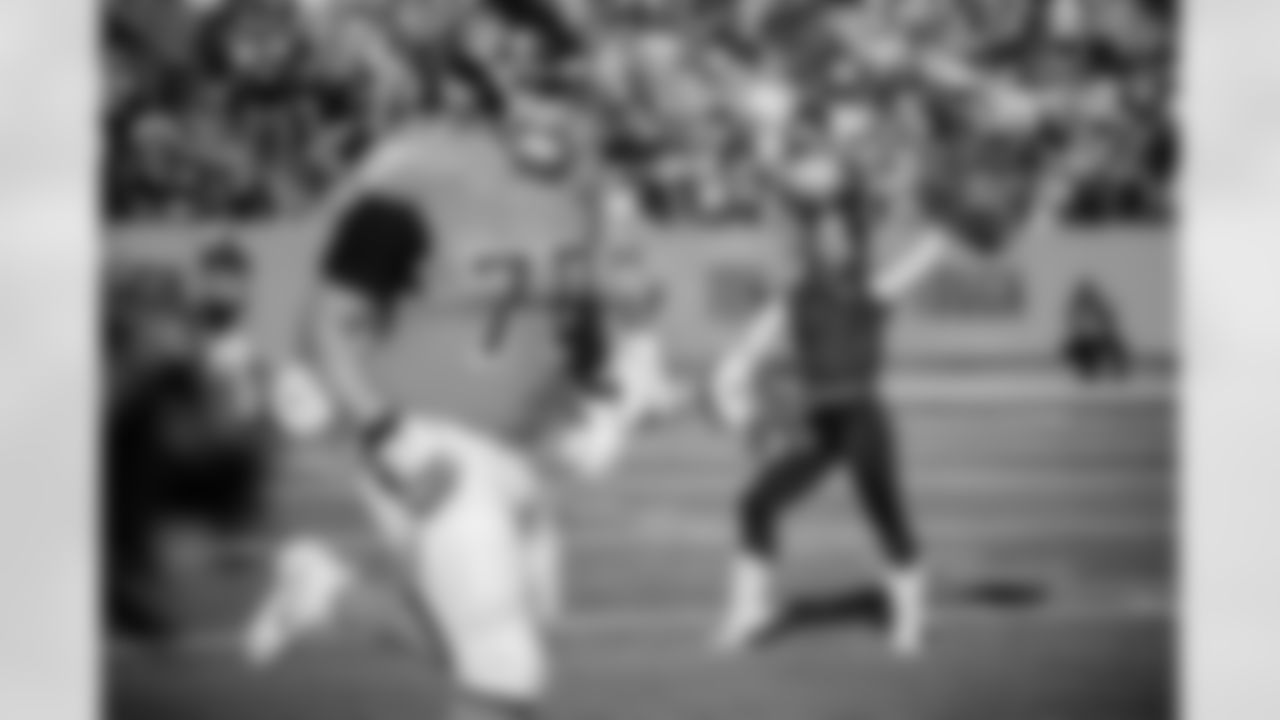 Tennessee Titans Cheerleaders before the game between the Tennessee Titans and the Jacksonville Jaguars at Nissan Stadium on November 30, 2025 in Nashville, TN. Photo By Kaitlyn Hungerford/Tennessee Titans