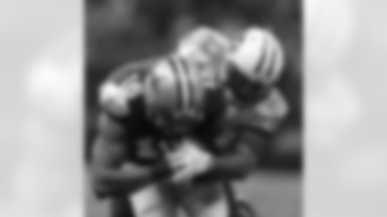 New Orleans Saints wide receiver Brandon Coleman (16) pulls in a pass as Tennessee Titans free safety Michael Griffin (33) tackles in the first half of an NFL football game in New Orleans, Sunday, Nov. 8, 2015. (AP Photo/Butch Dill)