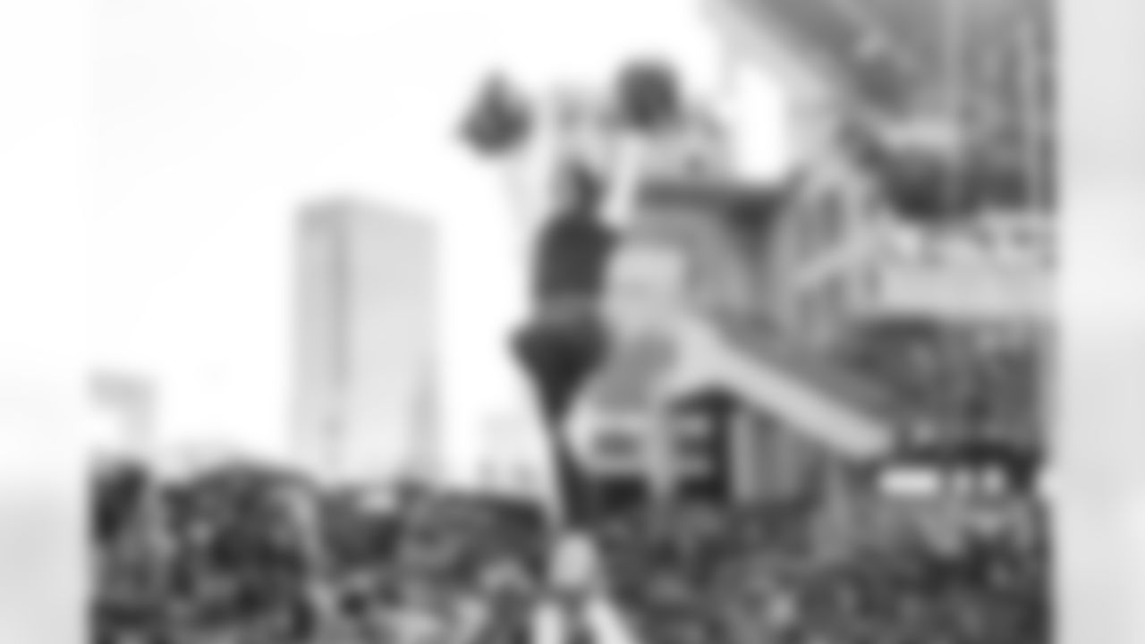 Tennessee Titans Cheerleaders during the game between the Tennessee Titans and the Jacksonville Jaguars at Nissan Stadium on November 30, 2025 in Nashville, TN. Photo By Kaitlyn Hungerford/Tennessee Titans