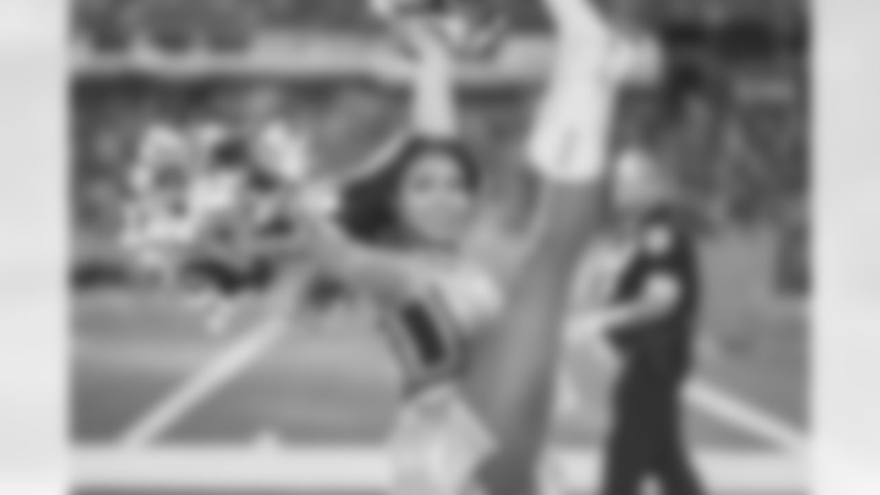 Tennessee Titans Cheerleaders during the game between the Tennessee Titans and the Seattle Seahawks at Nissan Stadium on November 23, 2025 in Nashville, TN. Photo By Kaitlyn Hungerford/Tennessee Titans