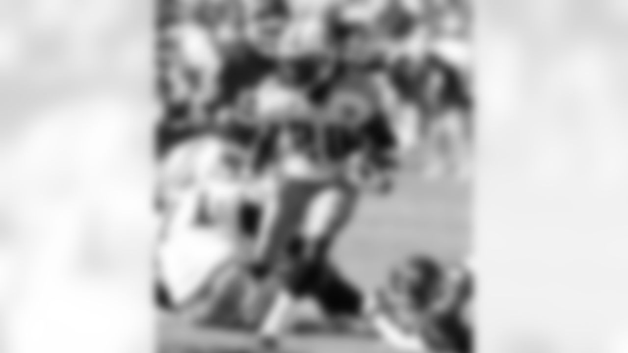 Tennessee Titans running back Chris Johnson (28) during an NFL football game Sunday, Oct. 19, 2008, in Kansas City, Mo. (AP Photo/Ed Zurga)