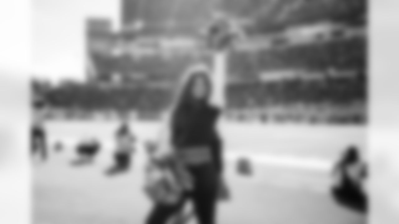 Tennessee Titans Cheerleaders during the game between the Tennessee Titans and the Jacksonville Jaguars at Nissan Stadium on November 30, 2025 in Nashville, TN. Photo By Kaitlyn Hungerford/Tennessee Titans