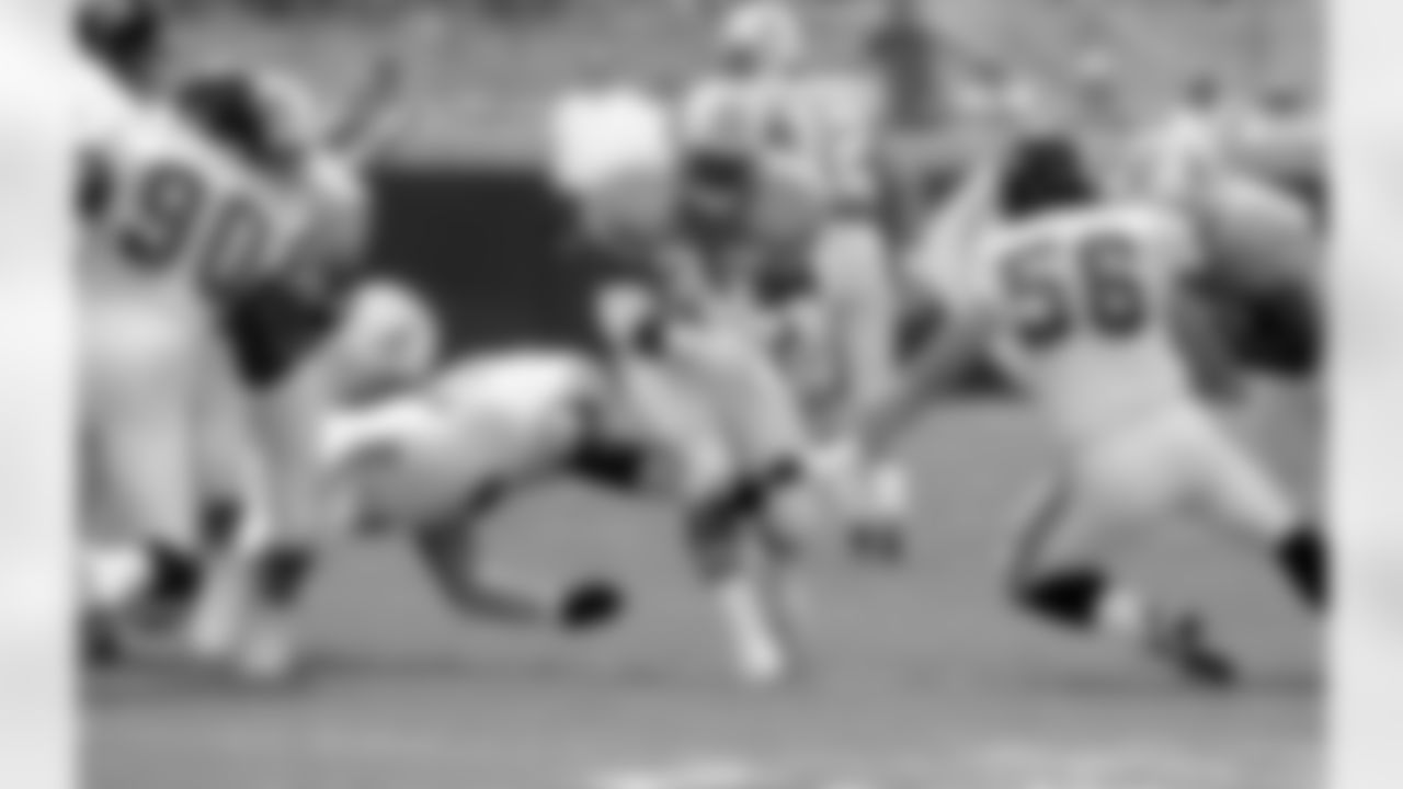 Houston Oilers running back Gary Brown (33) rushes upfield with the ball during an NFL game against the Jacksonville Jaguars Sept. 3, 1995,  in Jacksonville, Fla. (Al Messerschmidt via AP)