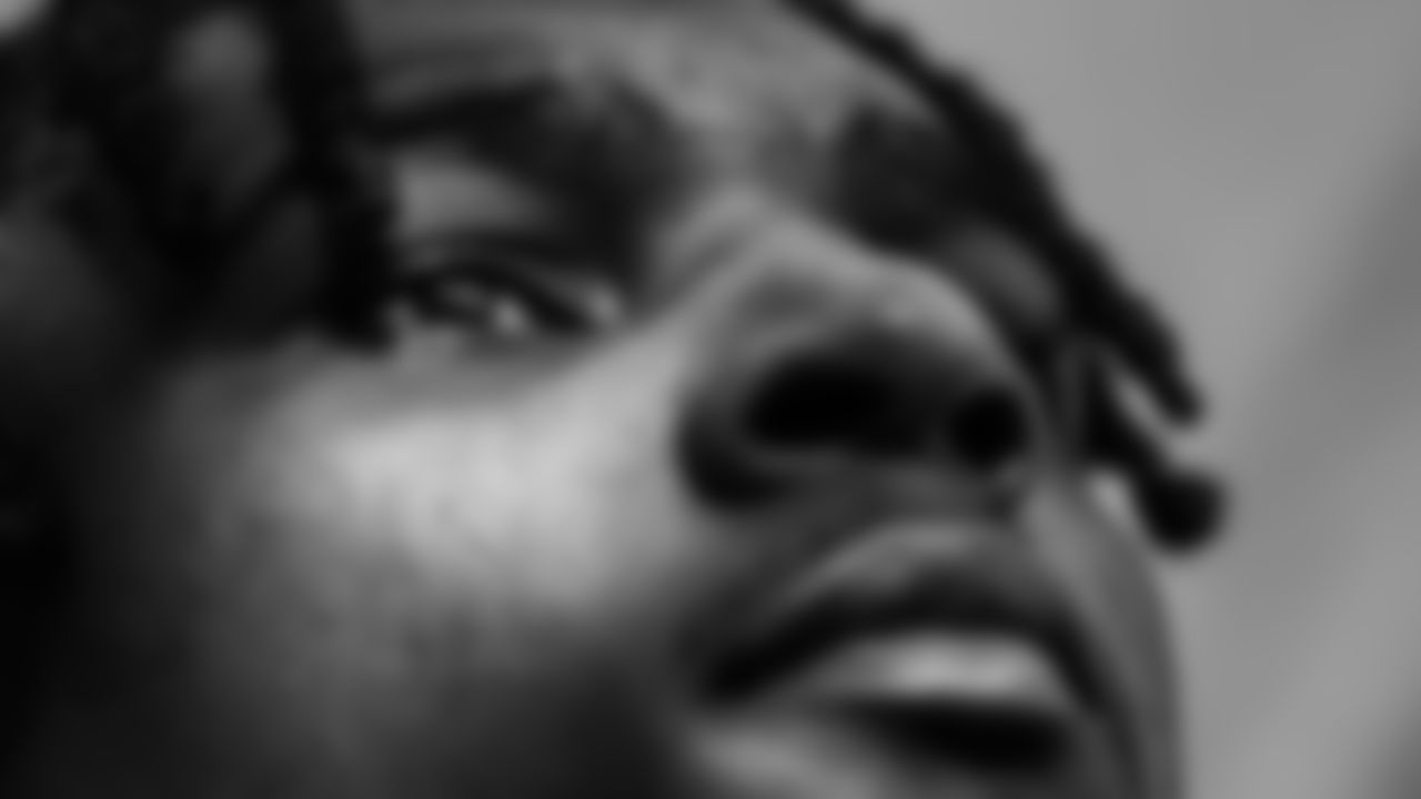 Quarterback Cam Ward #1 of the Tennessee Titans during the game between the Tennessee Titans and the San Francisco 49ers at Levi's Stadium on December 21, 2025 in San Francisco, CA. Photo By Donald Page/Tennessee Titans