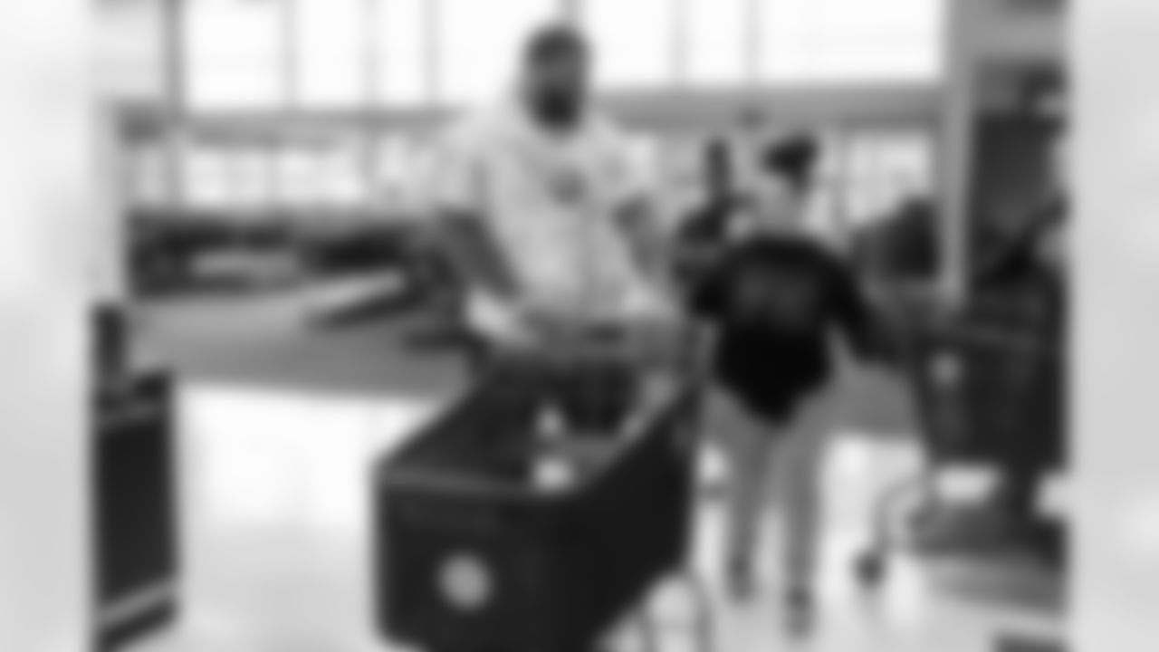 JC Latham Holiday Shopping Event on December 22, 2025 at Target in Nashville, TN. Photo By Beau Brune/Tennessee Titans