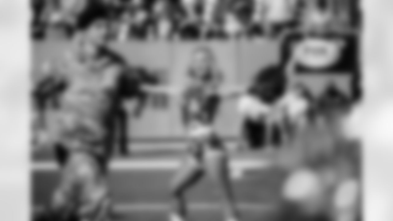 Tennessee Titans Cheerleaders before the game between the Tennessee Titans and the Houston Texans at Nissan Stadium on November 16, 2025 in Nashville, TN. Photo By Kaitlyn Hungerford/Tennessee Titans