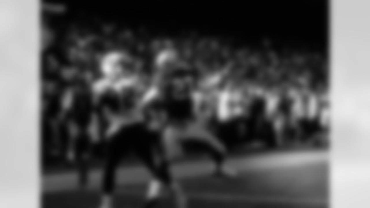 Tennessee Titans wide receiver Yancey Thigpen (82) is seen in action during an NFL game against the San Francisco 49ers, Sunday, Oct. 3, 1999, in Santa Clara, Calif. (Greg Trott via AP)