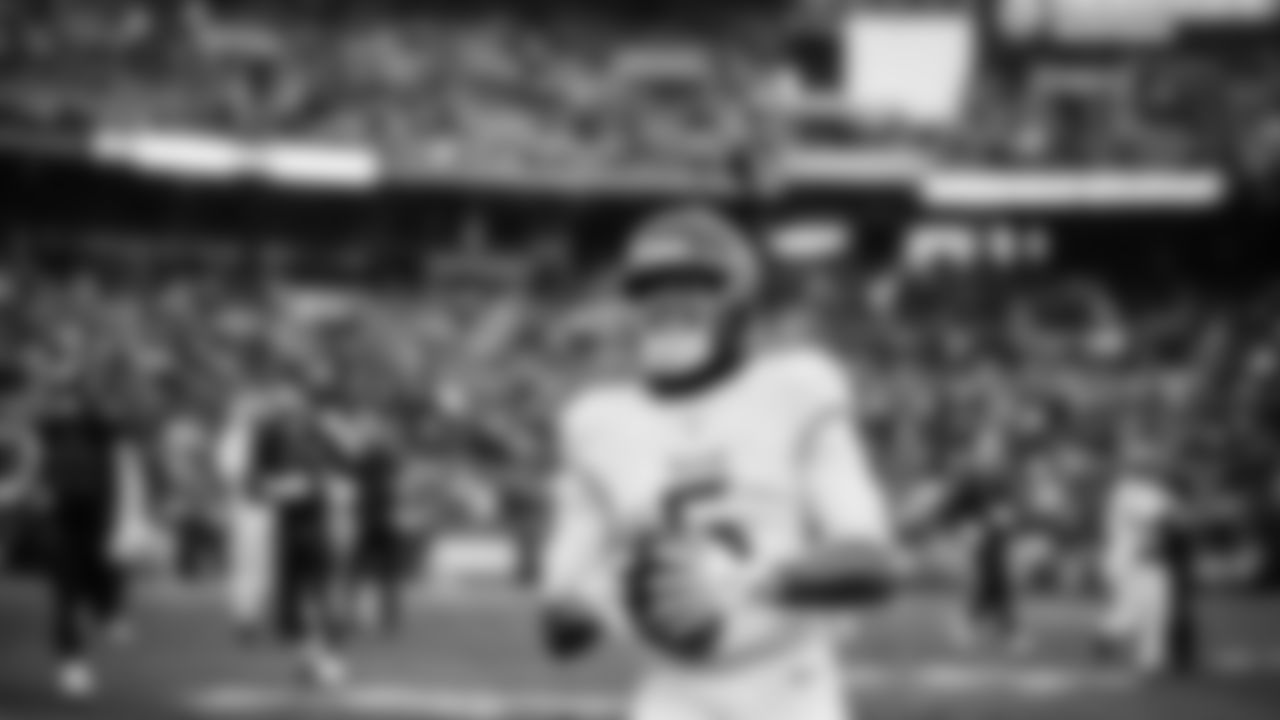 The Tennessee Titans and the Cleveland Browns compete at Huntington Bank Field on December 07, 2025 in Cleveland, OH. Photo By Donald Page/Tennessee Titans