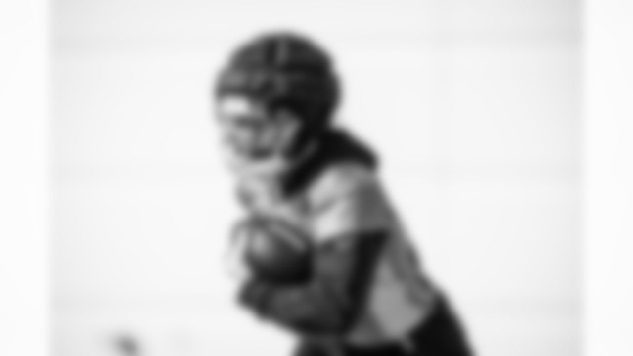 Running back Tony Pollard #20 of the Tennessee Titans during practice at the Ascension Saint Thomas Sports Park on December 11, 2025 in Nashville, TN. Photo By Jessie Rogers/Tennessee Titans