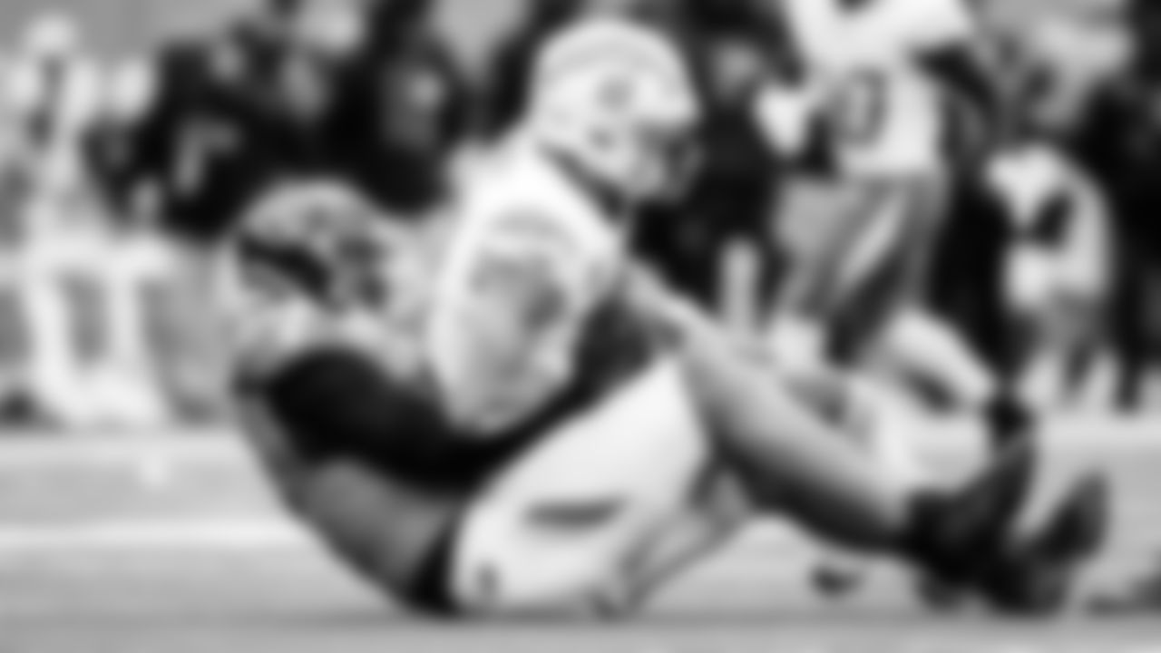 Outside linebacker Jihad Ward #53 of the Tennessee Titans during the game between the Tennessee Titans and the Los Angeles Chargers at Nissan Stadium on November 02, 2025 in Nashville, TN. Photo By Camden Hall/Tennessee Titans