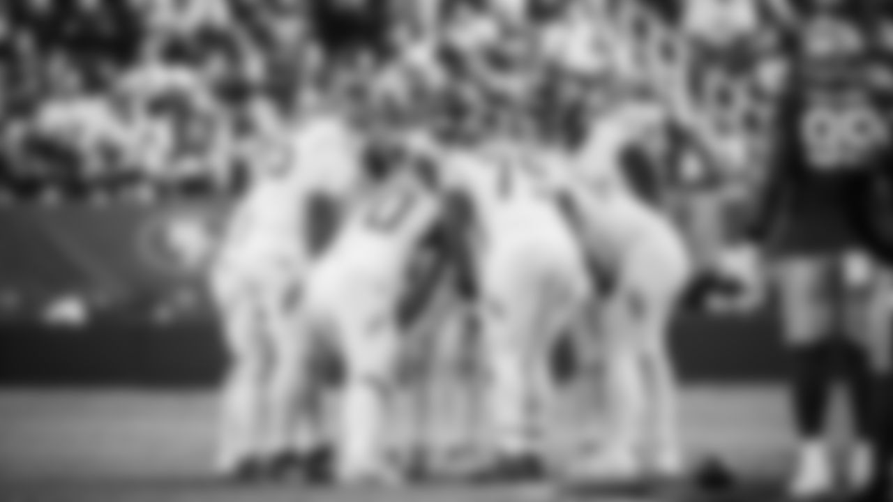 The Tennessee Titans and the San Francisco 49ers compete at Levi's Stadium on December 14, 2025 in San Francisco, CA. Photo By Donald Page/Tennessee Titans