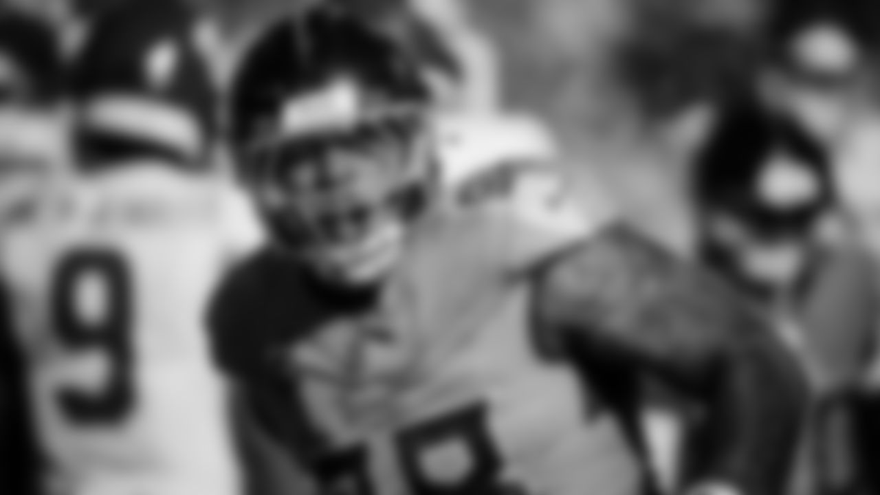 Defensive tackle Jeffery Simmons #98 of the Tennessee Titans during the game between the Tennessee Titans and the San Francisco 49ers at Levi's Stadium on December 21, 2025 in San Francisco, CA. Photo By Donald Page/Tennessee Titans