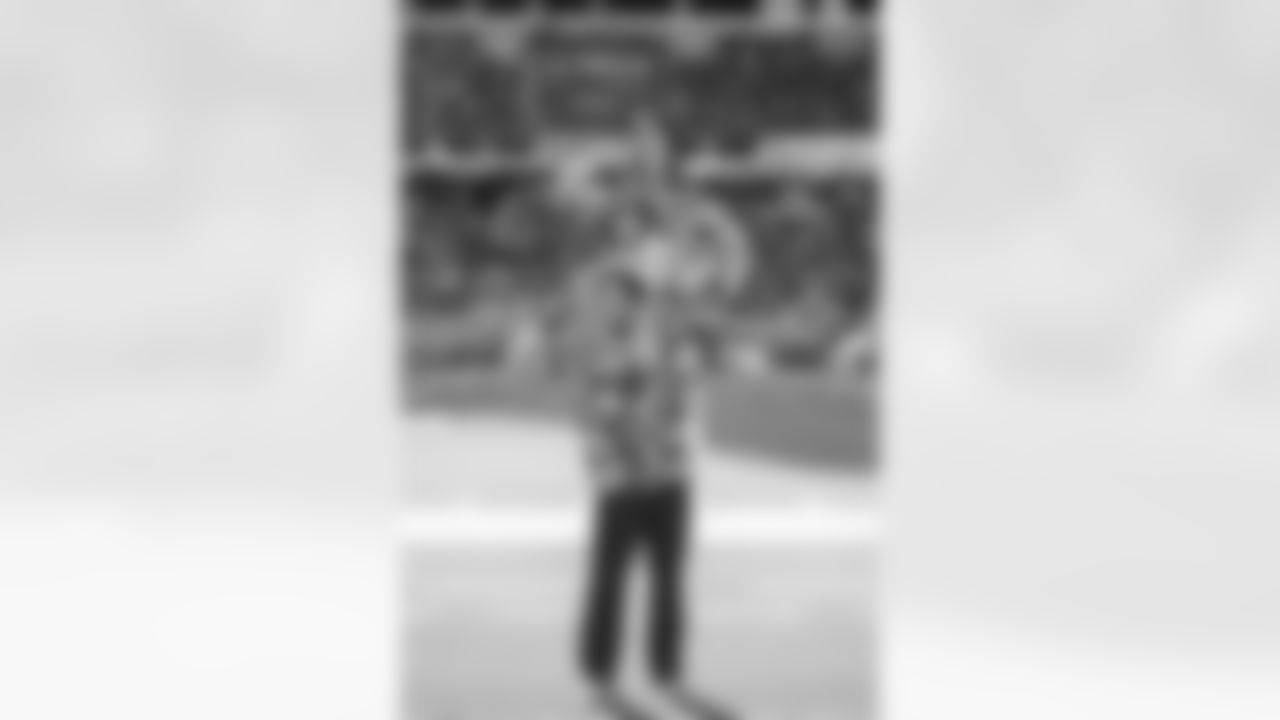 Tennessee Titans Cheerleaders during the game between the Tennessee Titans and the Houston Texans at Nissan Stadium on November 16, 2025 in Nashville, TN. Photo By Kaitlyn Hungerford/Tennessee Titans