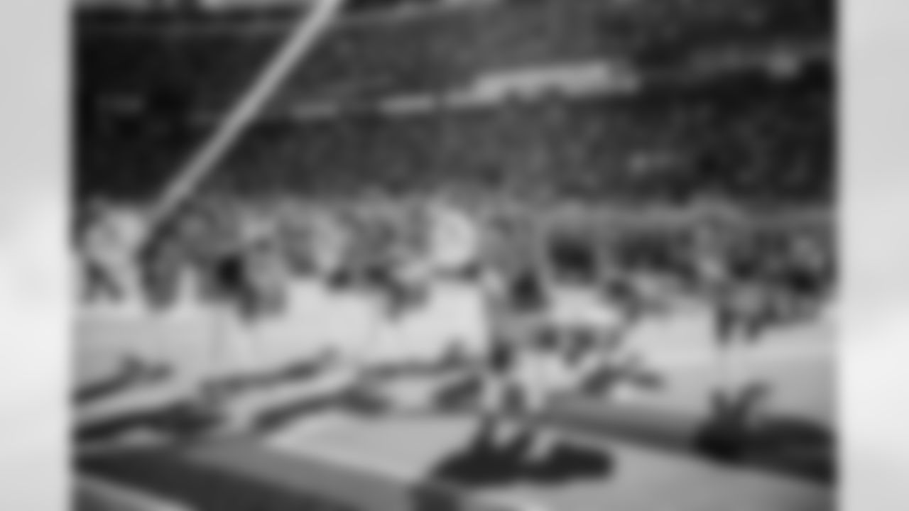 Tennessee Titans Cheerleaders and Blue Crew performing during the game between the Tennessee Titans and the Houston Texans at Nissan Stadium on November 16, 2025 in Nashville, TN. Photo By Kaitlyn Hungerford/Tennessee Titans