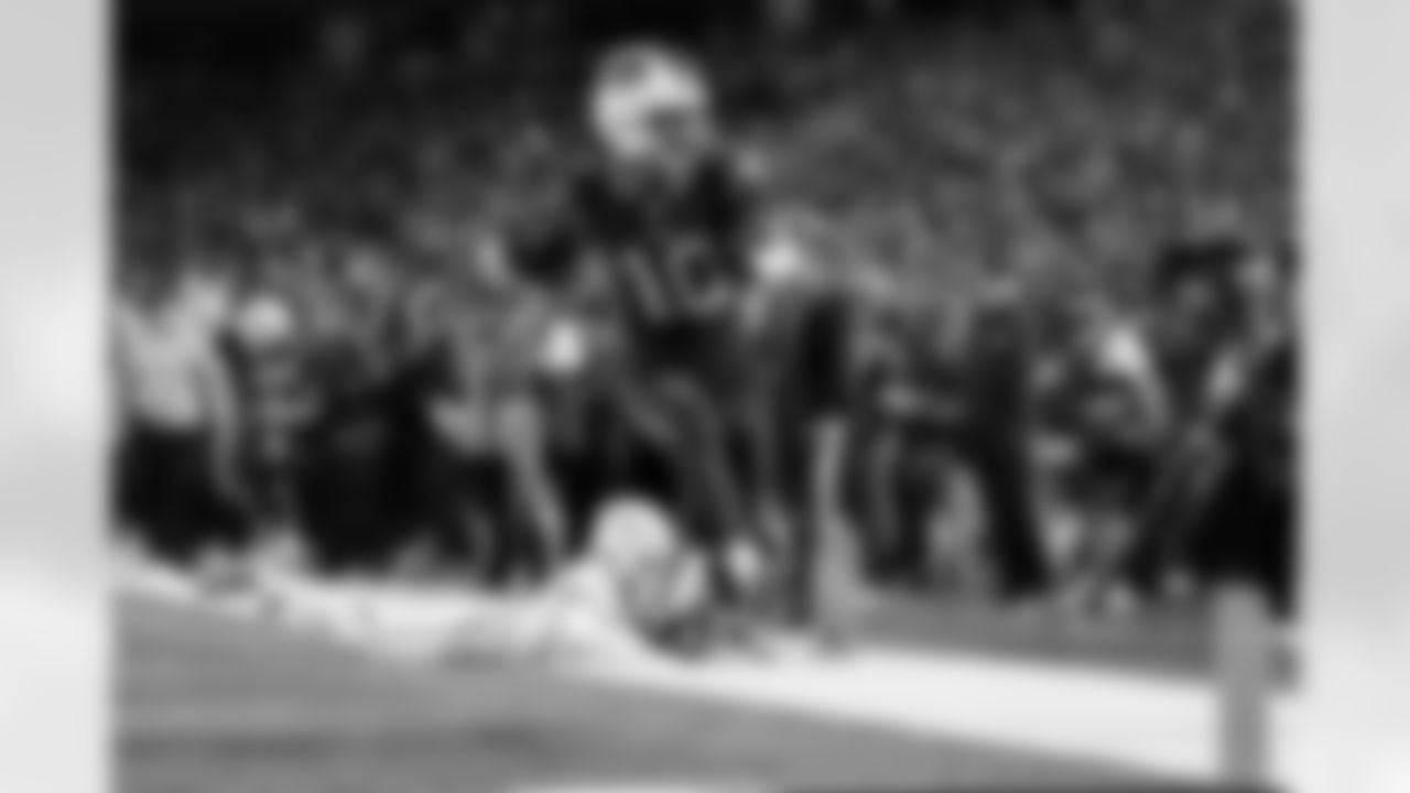 Buffalo Bills vs Miami Dolphins, Regular Season, September 18, 2025 at Highmark Stadium.