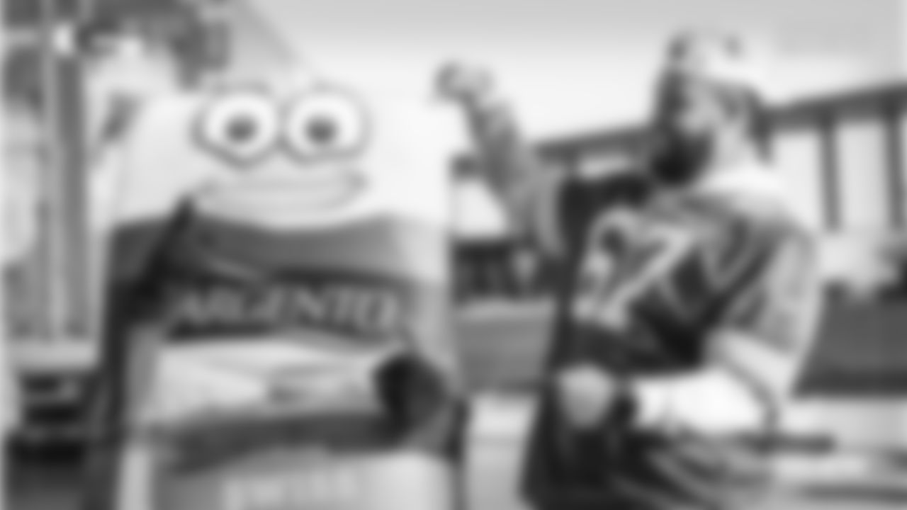 251028-FoodDrive-2560