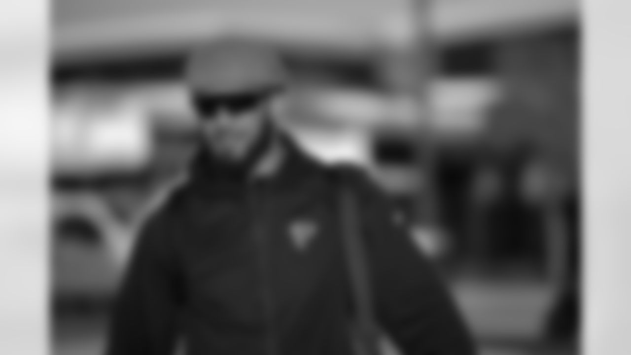 Atlanta Falcons safety Jessie Bates III #3 boards the plane at Hartsfield-Jackson International Airport in Atlanta, Ga. on Saturday, November 6, 2025. (Photo by Taylor McLaughlin/Atlanta Falcons)