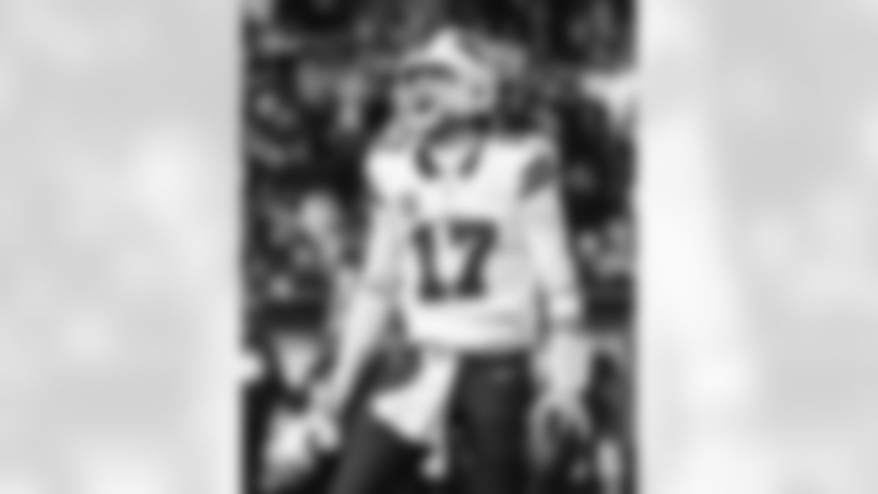 Pittsburgh Steelers vs Buffalo Bills, Regular Season, November 30, 2025 at Acrisure Stadium.