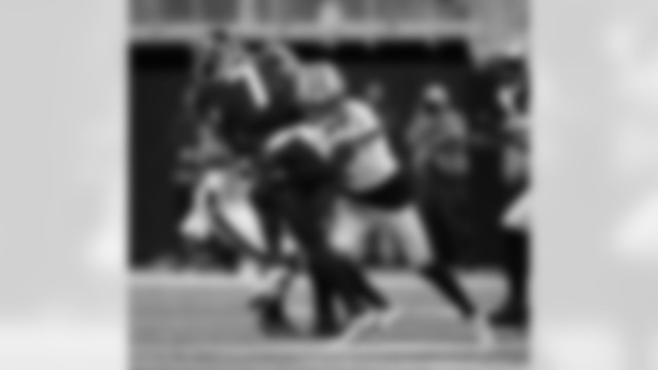 Check out the best photos of the New Orleans offense in their game against the Atlanta Falcons for Week 18 of the 2025 NFL season on Jan. 4, 2026 at Mercedes-Benz Stadium.