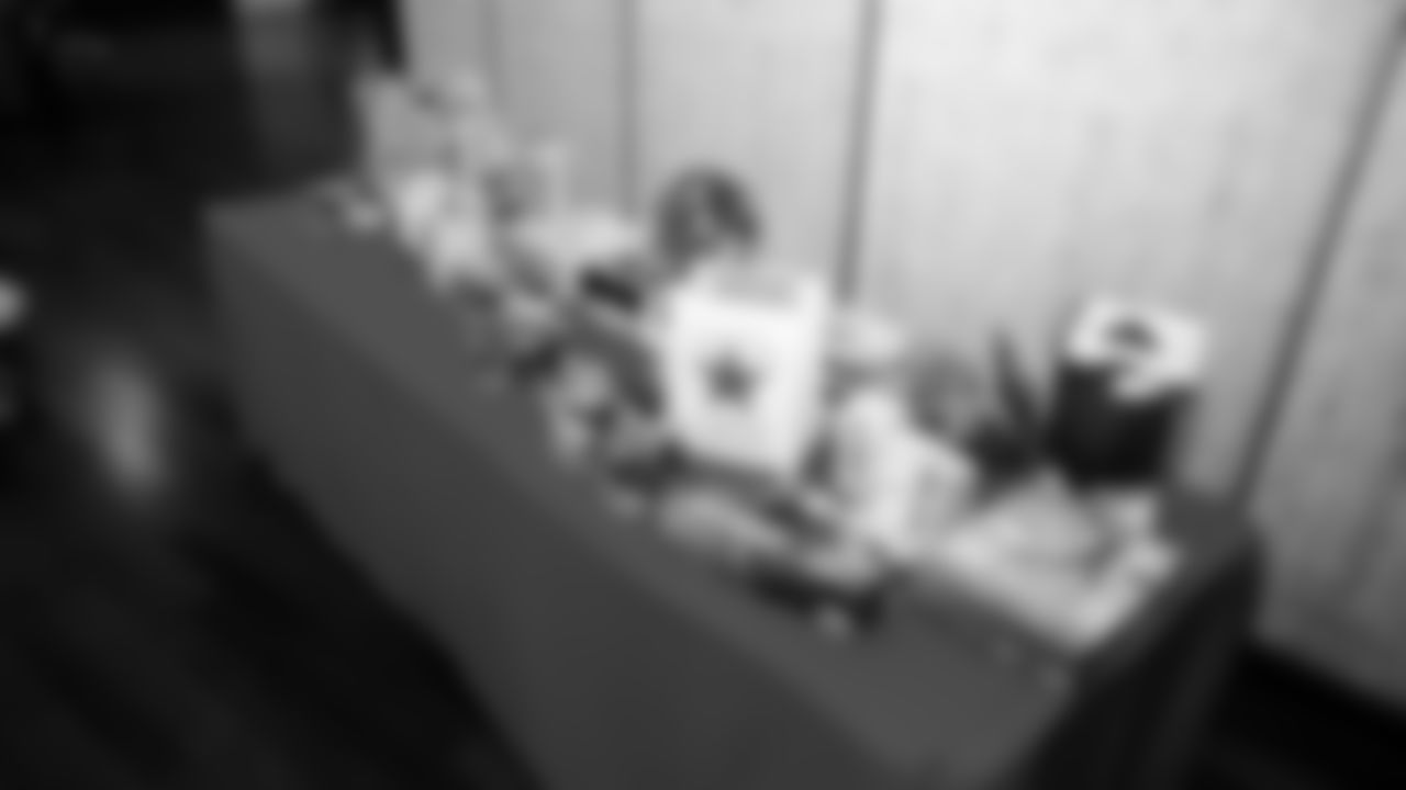 49ers Kids Club Members Enjoy Holiday Party Hosted at Levi's® Stadium