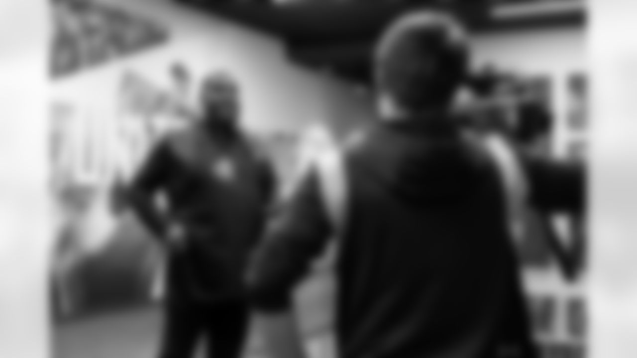 20251117_ThanksgivingPacking_068