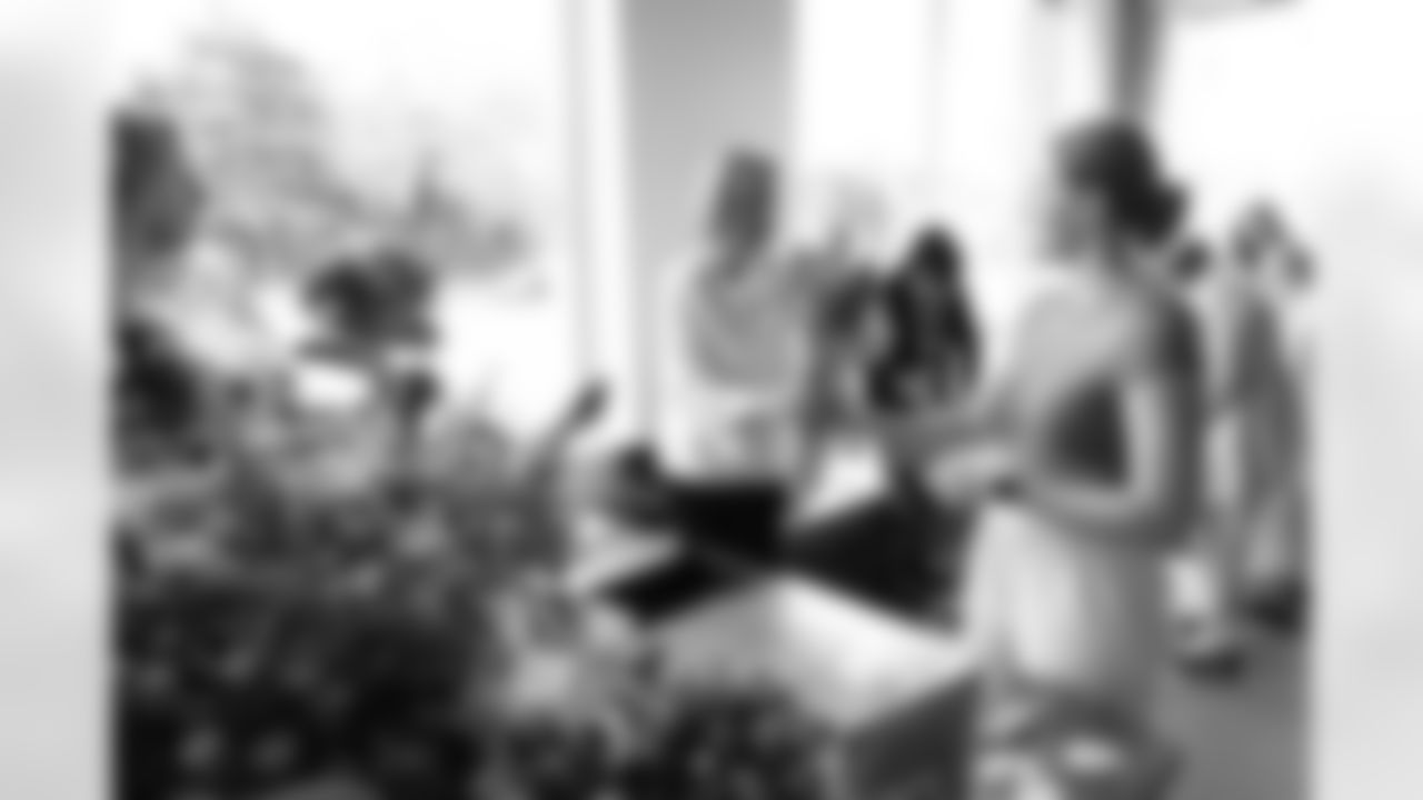 2025_1106_STSMilitaryBabyShower_0368