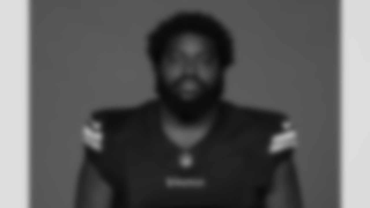 69 DL Elijah Williams