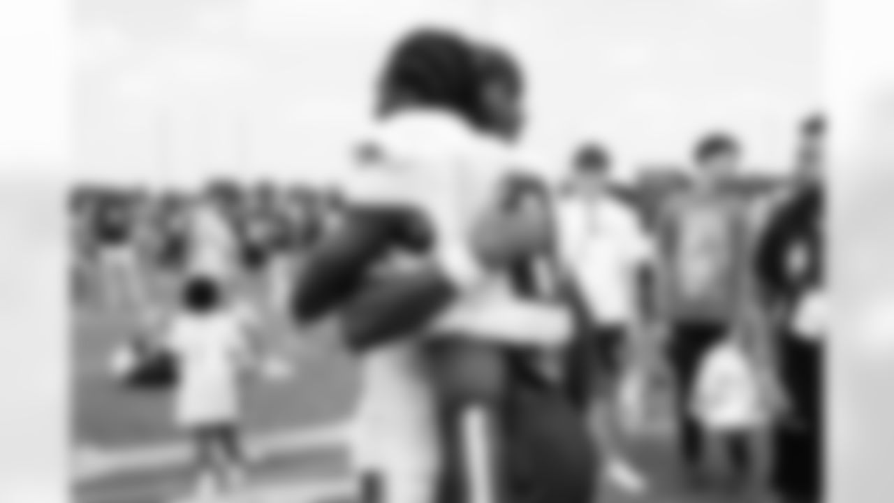 Stefon Diggs reunites with former Vikings teammates and coaches during joint practice with the Patriots