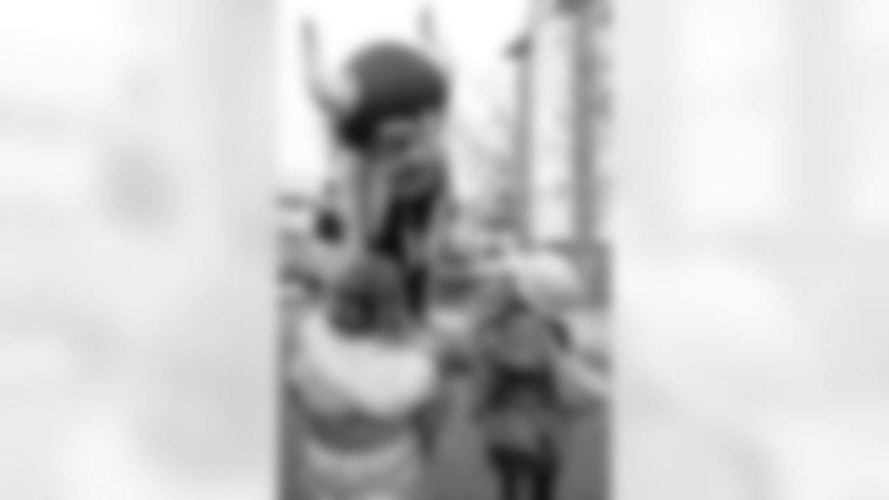 Levi_ThanksgivingMeals_009