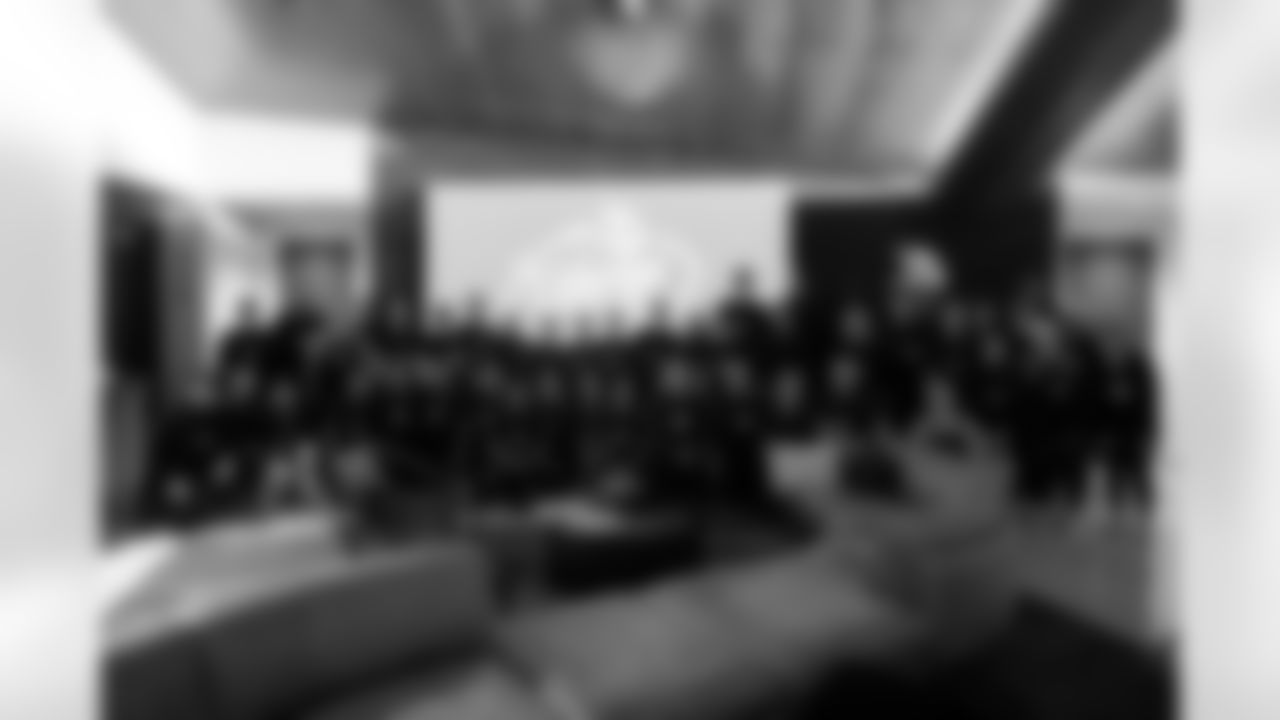 20251117_ThanksgivingPacking_041