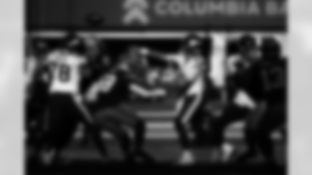 2025_1130_Vikings_Seattle_TTL_0039_Rusco