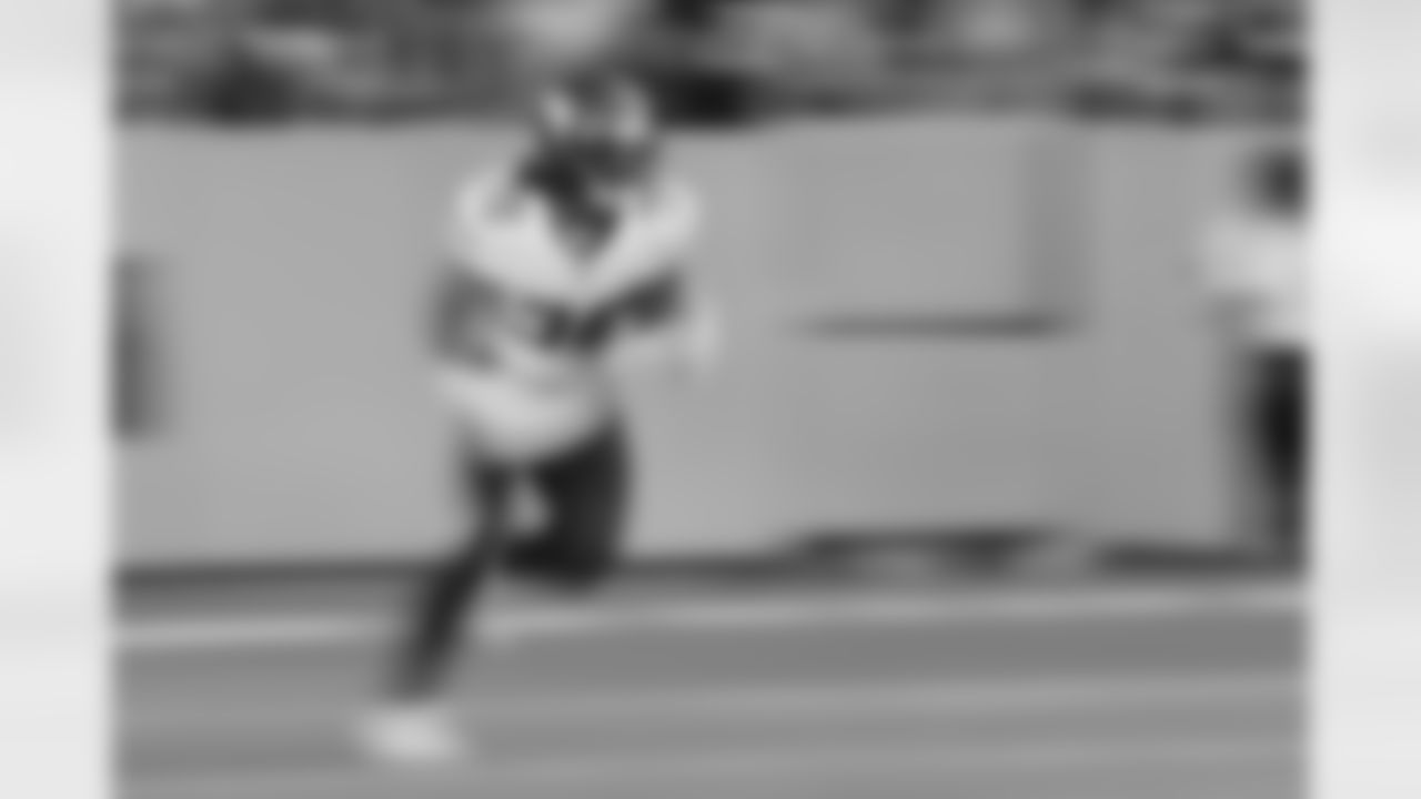 AR2_9836