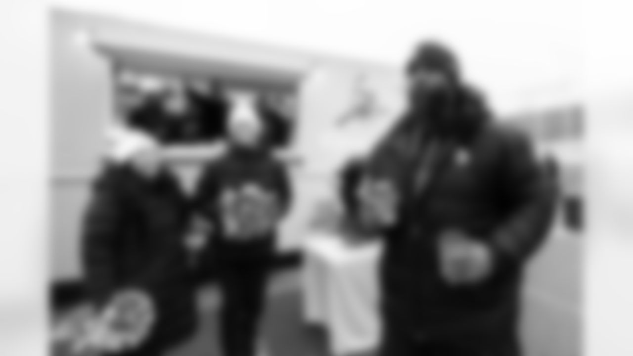 2025_ThanksgivingDriveThru_Rusco-10