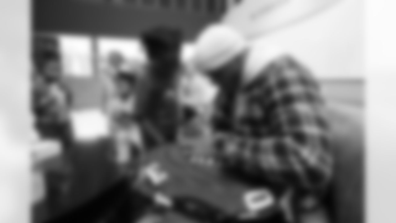 2025_1216_CR_HamFamGiftingEvent_0017