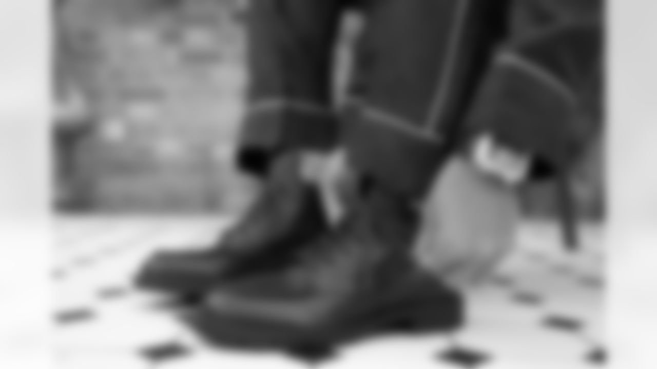 Justin Jefferson prepares for pregame travel and arrivals with Burberry.

Minnesota Vikings vs. Cleveland Browns 
October 04, 2025 
Tottenham Hotspur Stadium in London, England.