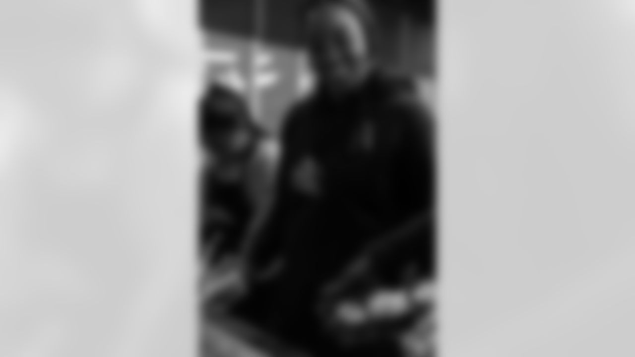 20251117_ThanksgivingPacking_018