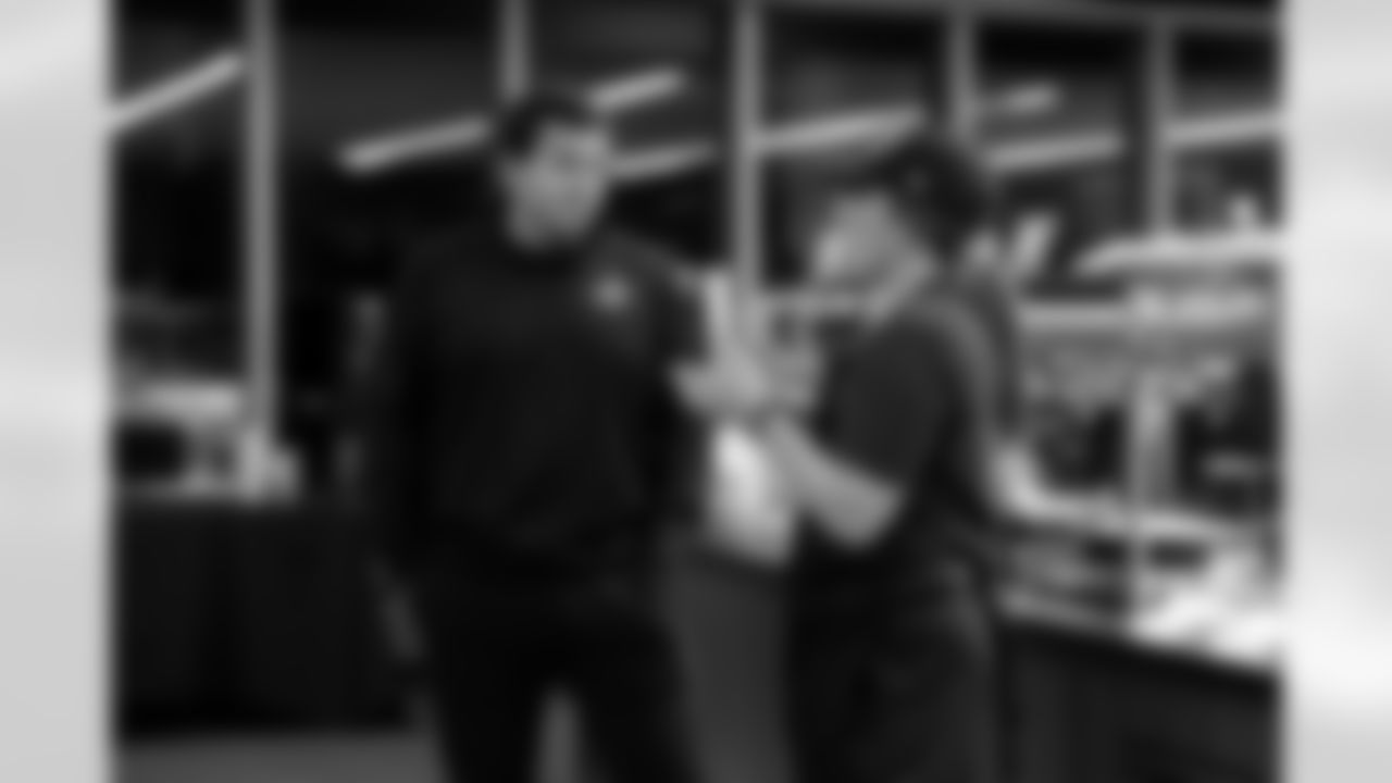 20251117_ThanksgivingPacking_071