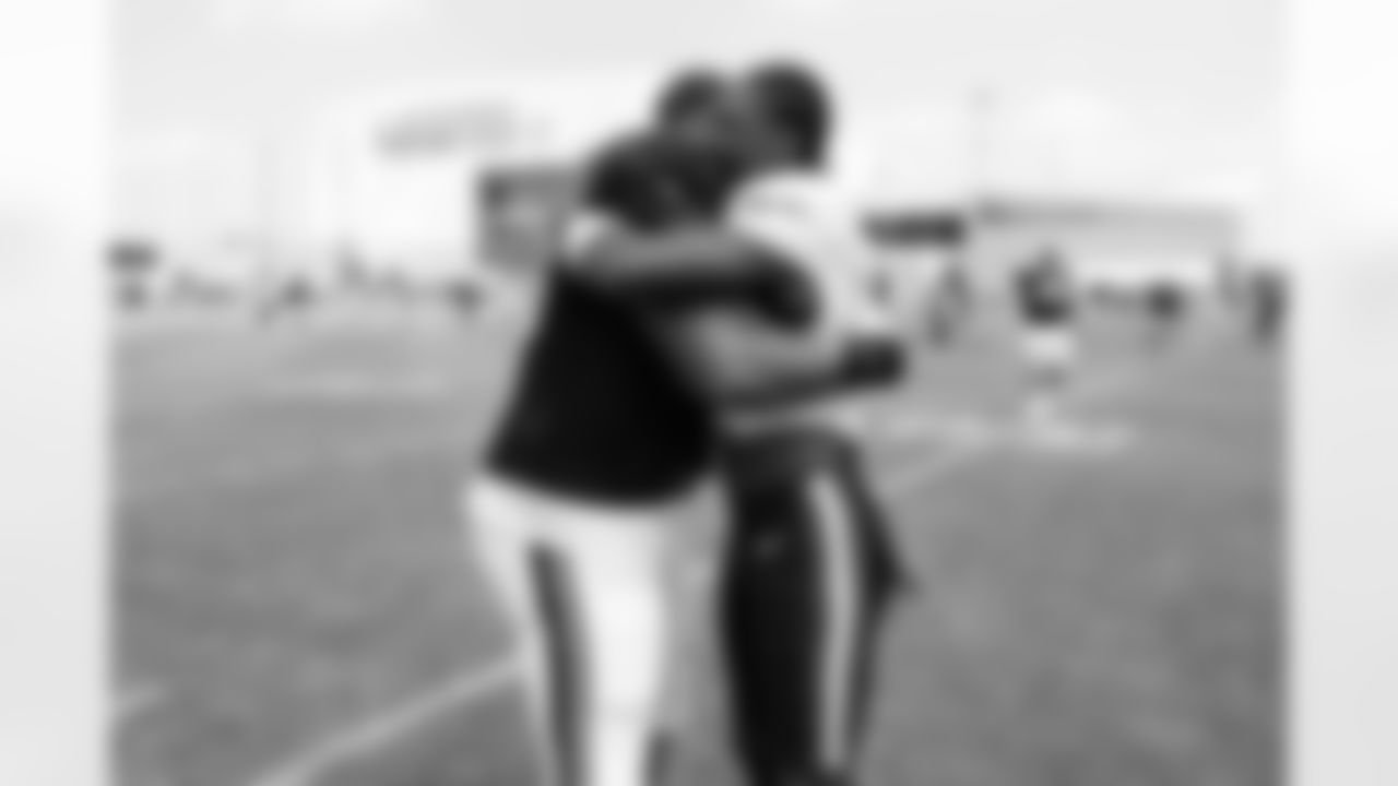 Stefon Diggs reunites with former Vikings teammates and coaches during joint practice with the Patriots