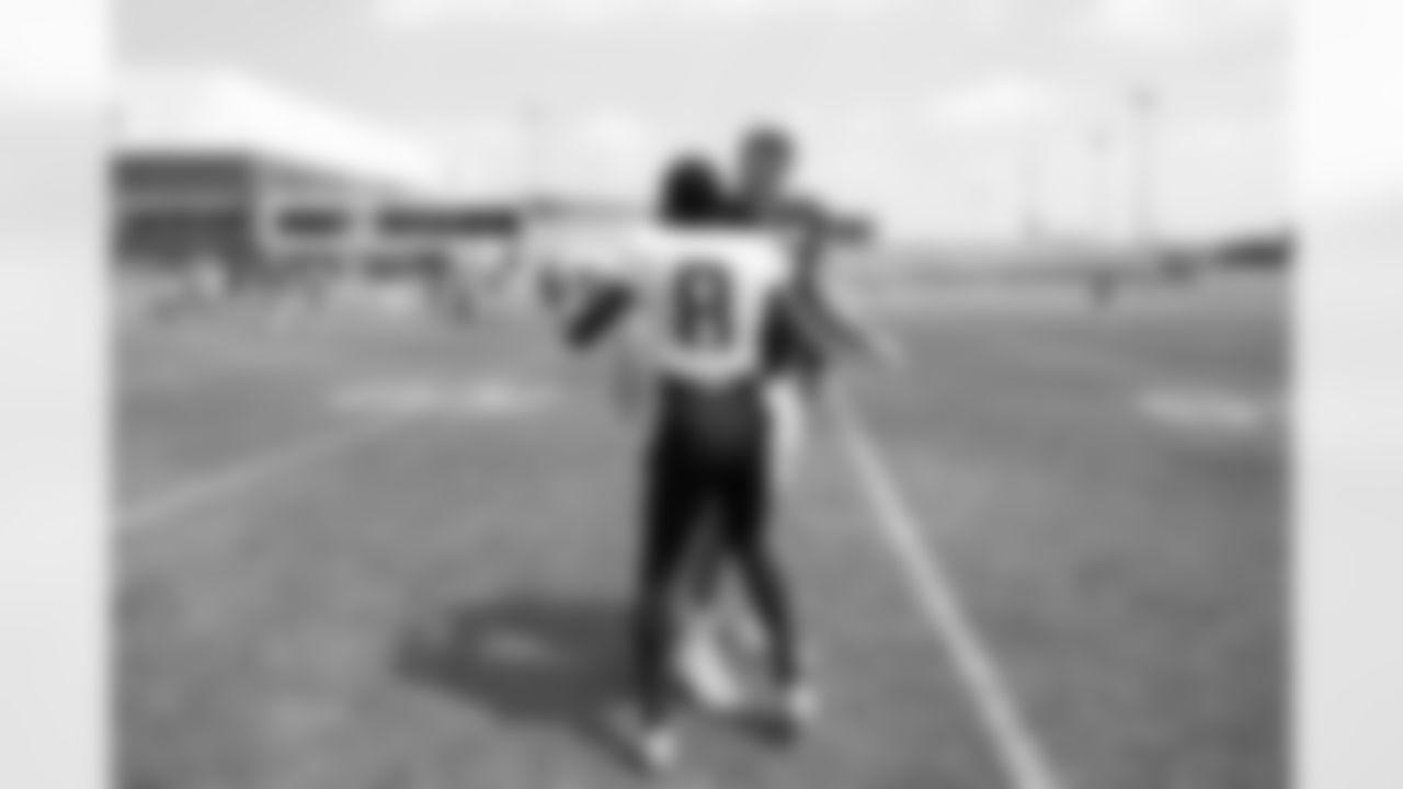 Stefon Diggs reunites with former Vikings teammates and coaches during joint practice with the Patriots